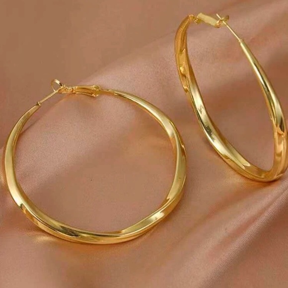 Twisted Hoop Earrings Golden - Picture 3 of 6